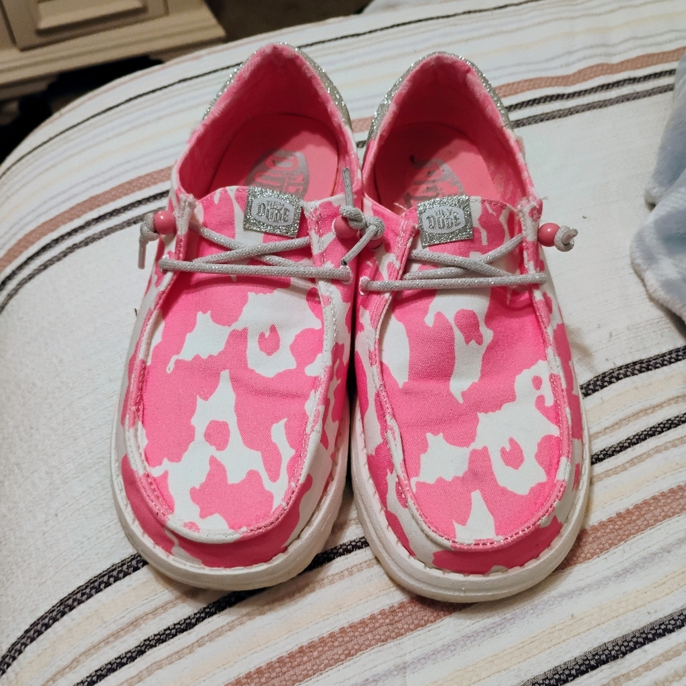 Women's size 6 Hey Dudes